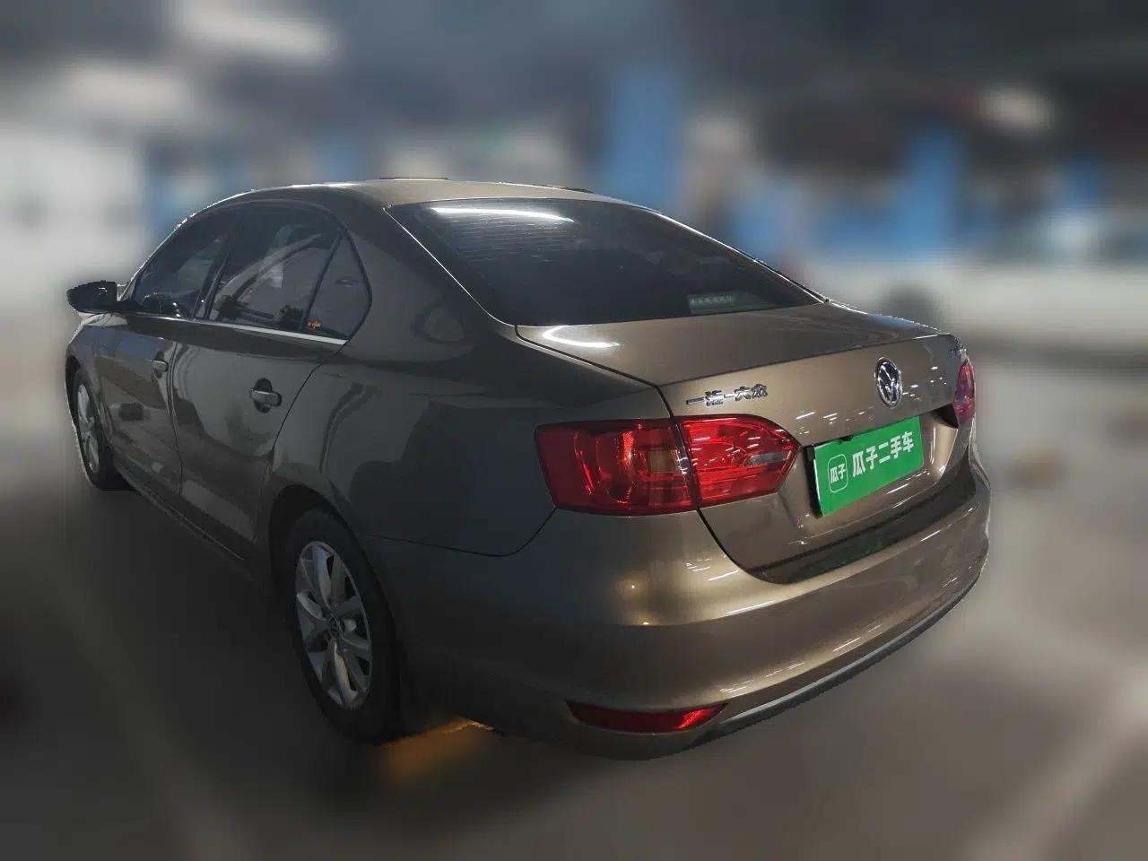 Volkswagen Sagitar 2012 1.6L Automatic Comfort Edition — миниатюра 4