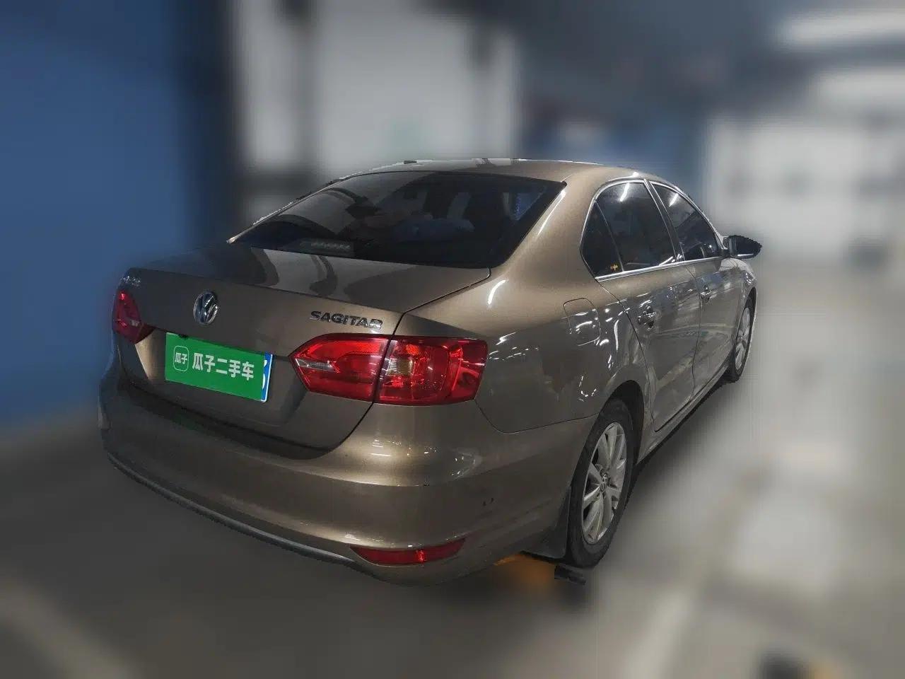 Volkswagen Sagitar 2012 1.6L Automatic Comfort Edition — миниатюра 6
