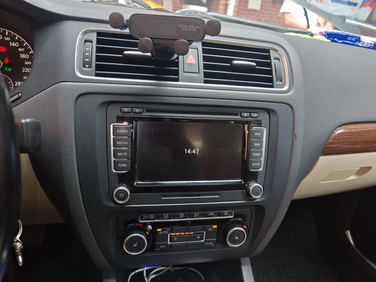 Volkswagen Sagitar 2012 1.8TSI Automatic Flagship Edition — миниатюра 13