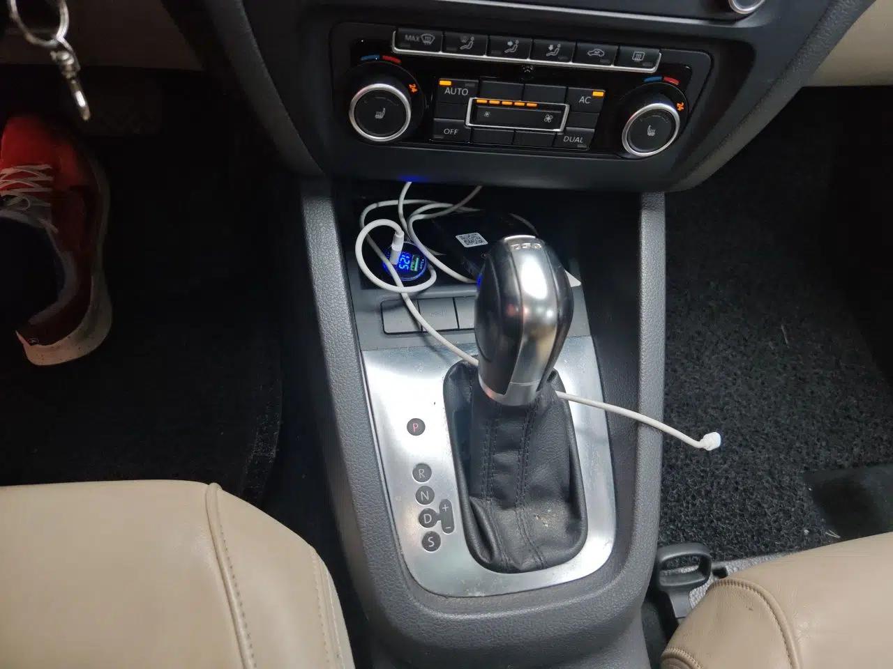 Volkswagen Sagitar 2012 1.8TSI Automatic Flagship Edition — миниатюра 14