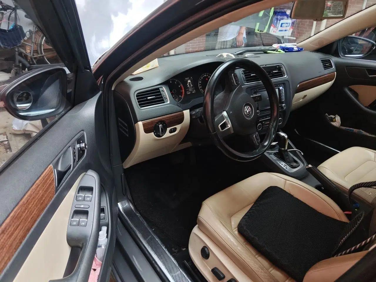Volkswagen Sagitar 2012 1.8TSI Automatic Flagship Edition — миниатюра 16
