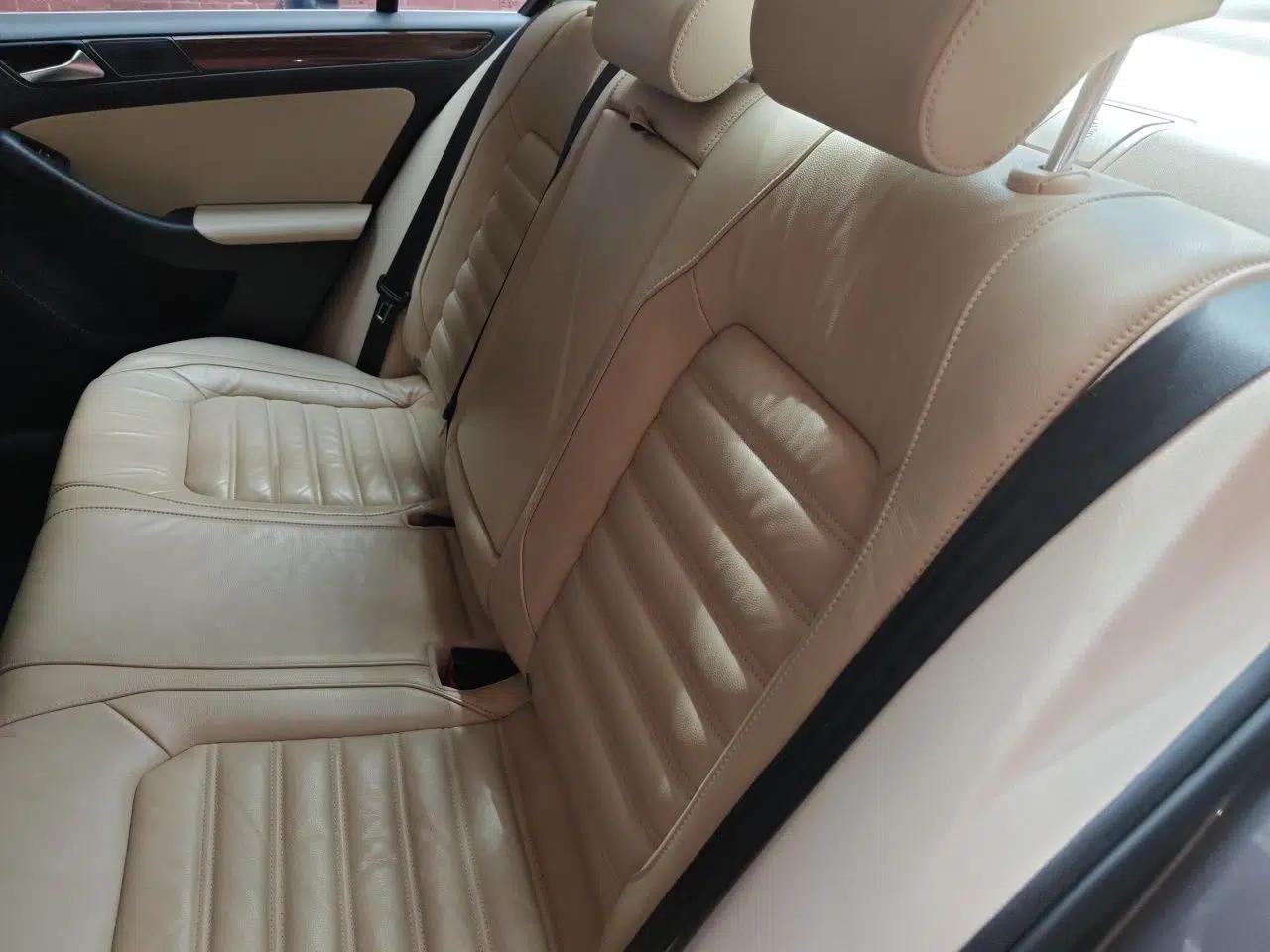 Volkswagen Sagitar 2012 1.8TSI Automatic Flagship Edition — миниатюра 17