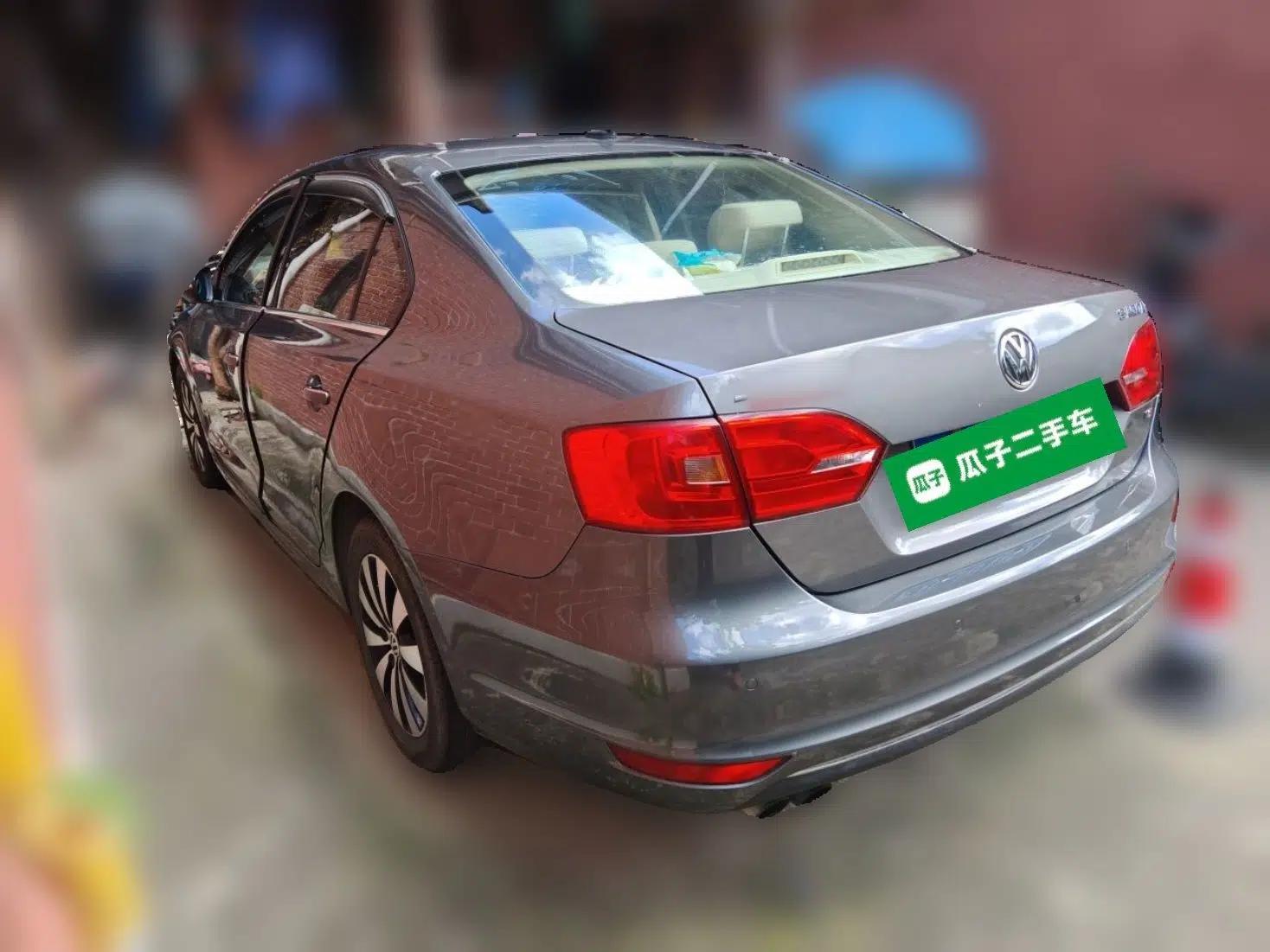 Volkswagen Sagitar 2012 1.8TSI Automatic Flagship Edition — миниатюра 4
