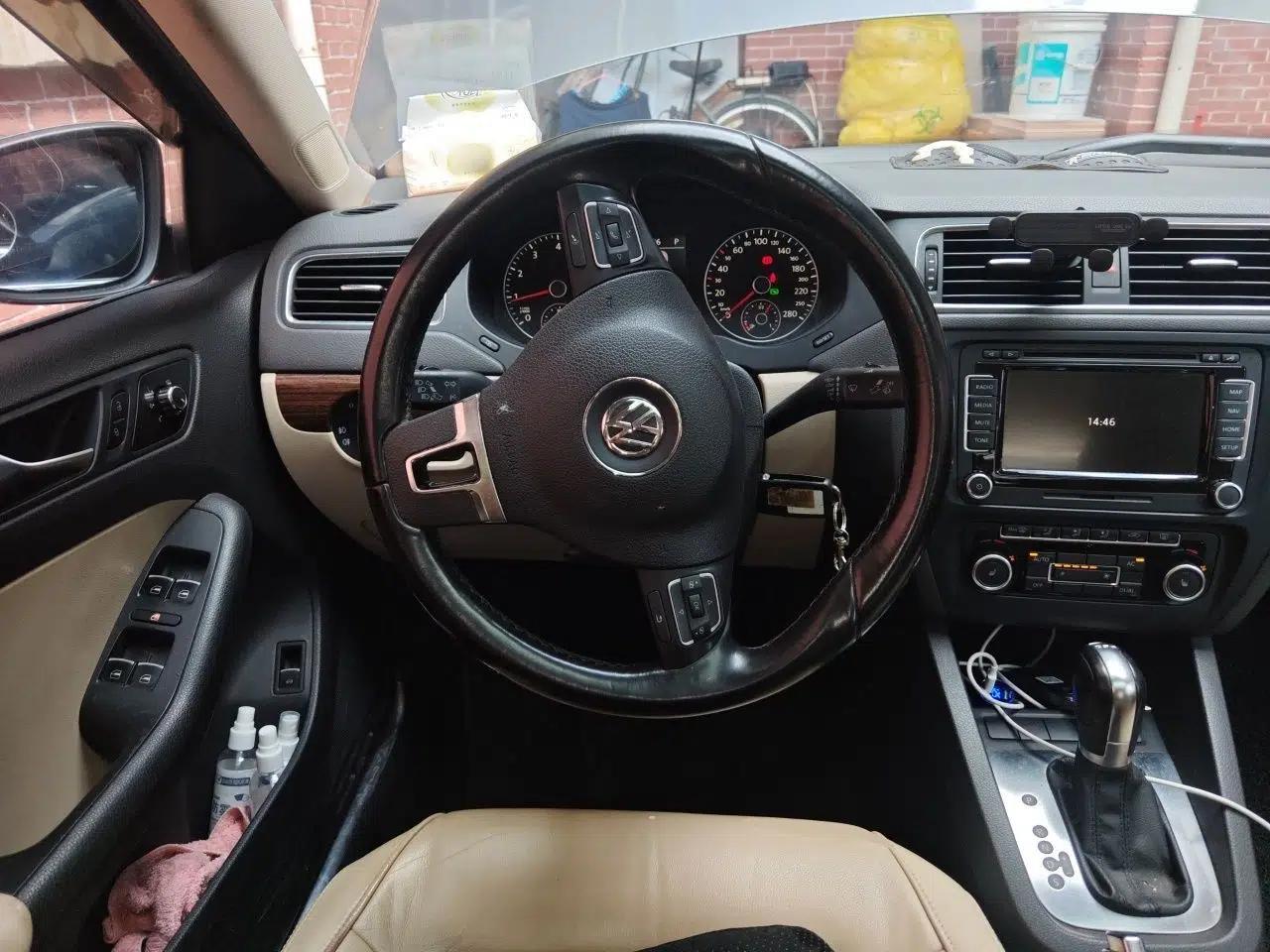 Volkswagen Sagitar 2012 1.8TSI Automatic Flagship Edition — миниатюра 10