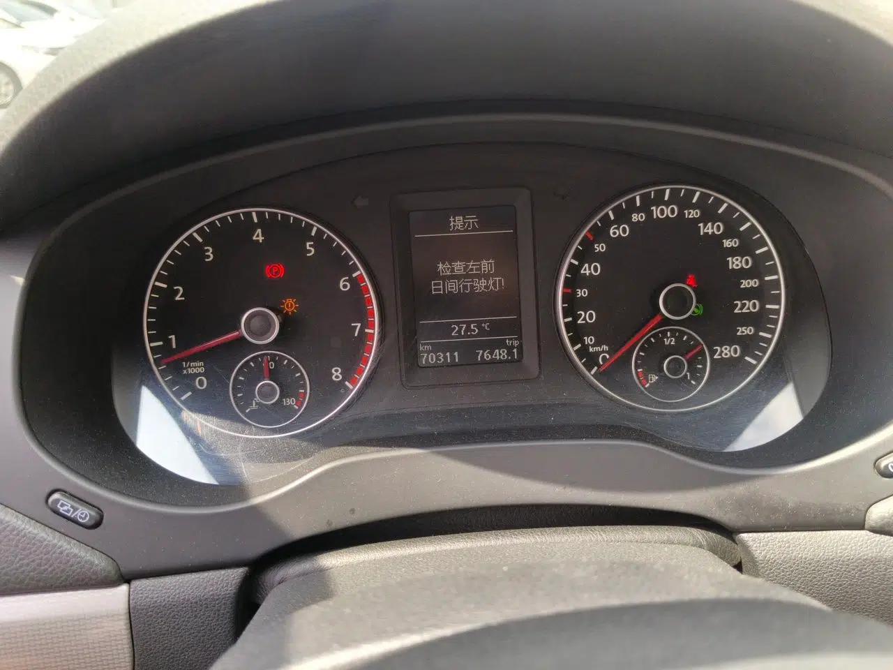 Volkswagen Sagitar 2014 1.4TSI Automatic Luxury Model — миниатюра 11