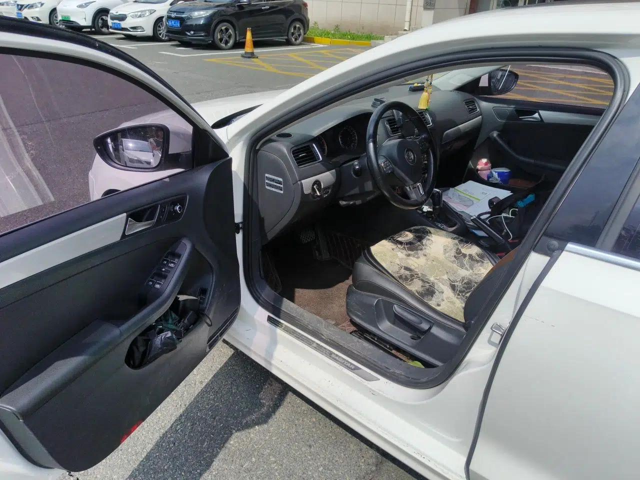 Volkswagen Sagitar 2014 1.4TSI Automatic Luxury Model — миниатюра 16
