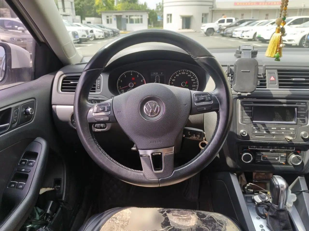 Volkswagen Sagitar 2014 1.4TSI Automatic Luxury Model — миниатюра 10