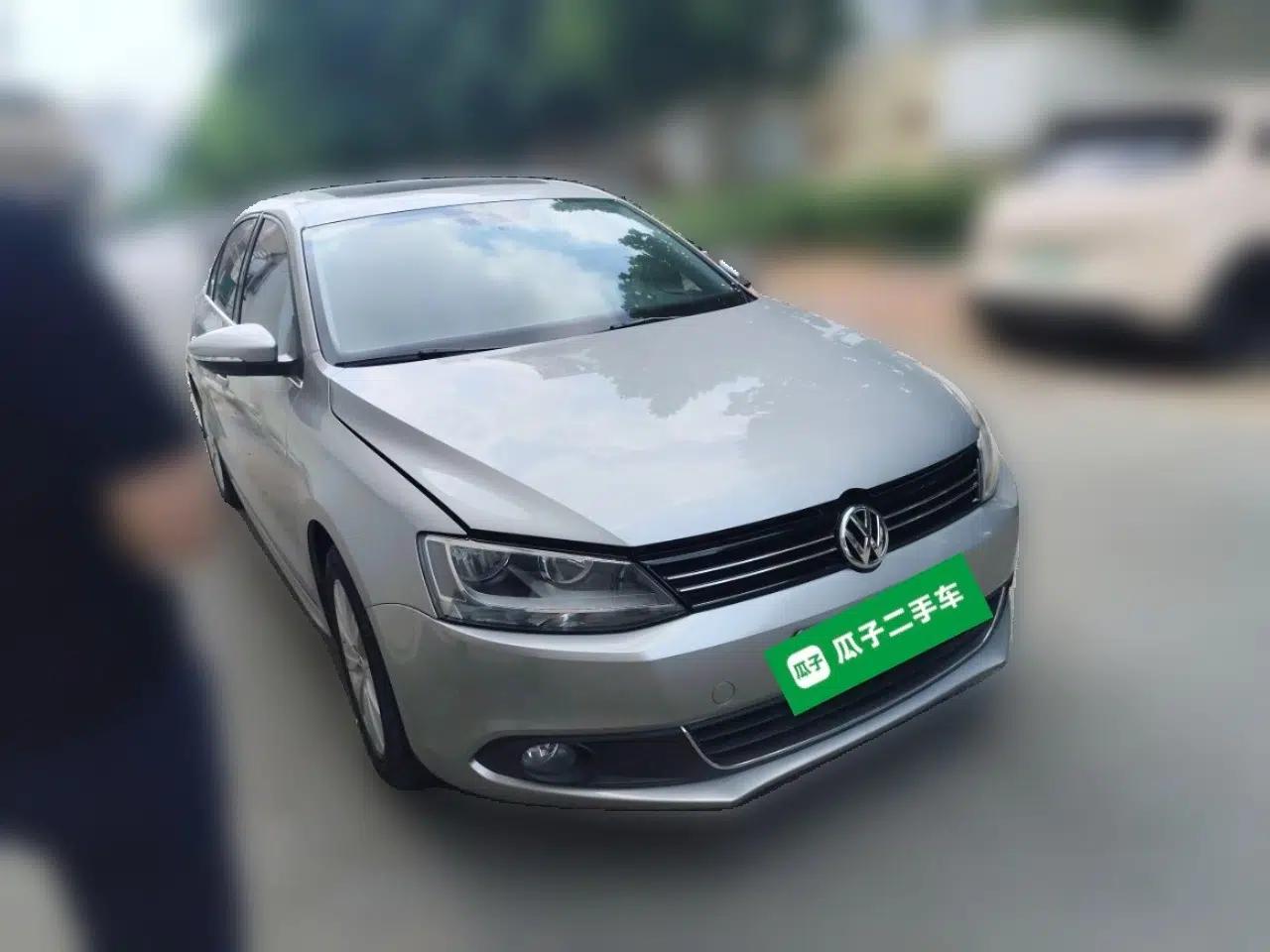Volkswagen Sagitar 2014 Revised Version 1.6L Automatic Leading Edition — миниатюра 3