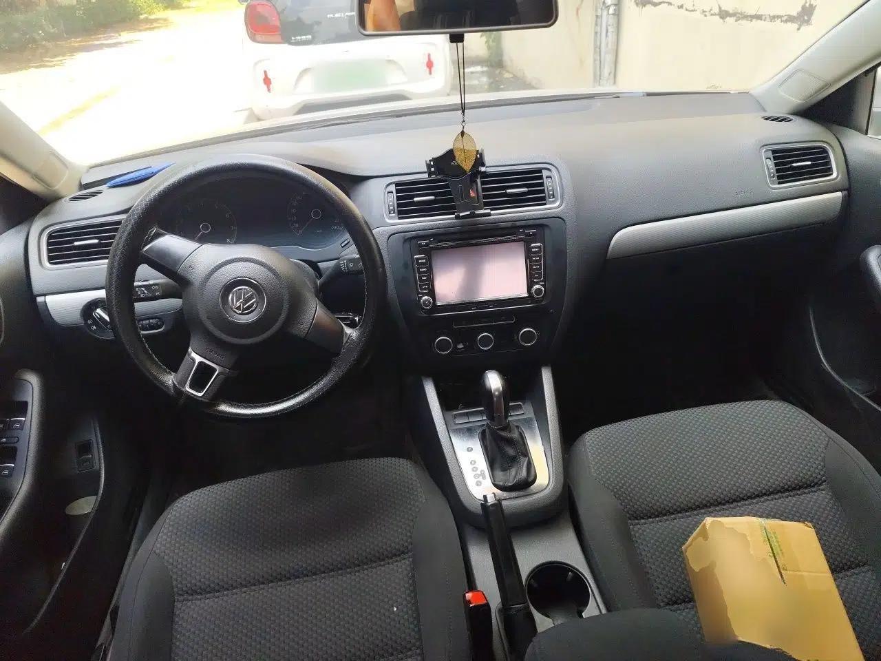 Volkswagen Sagitar 2014 Revised Version 1.6L Automatic Leading Edition — миниатюра 9
