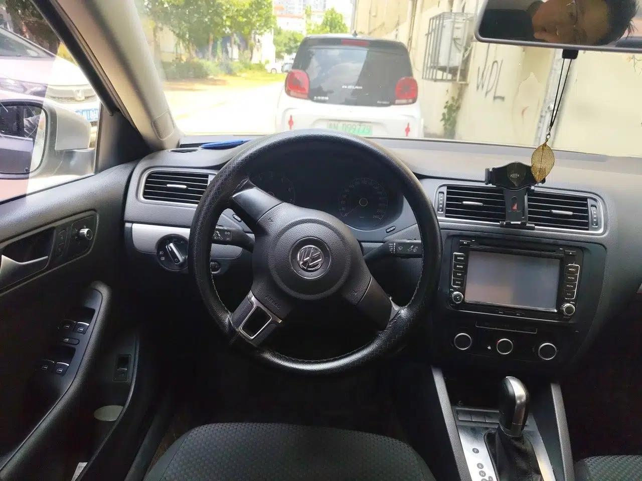 Volkswagen Sagitar 2014 Revised Version 1.6L Automatic Leading Edition — миниатюра 10