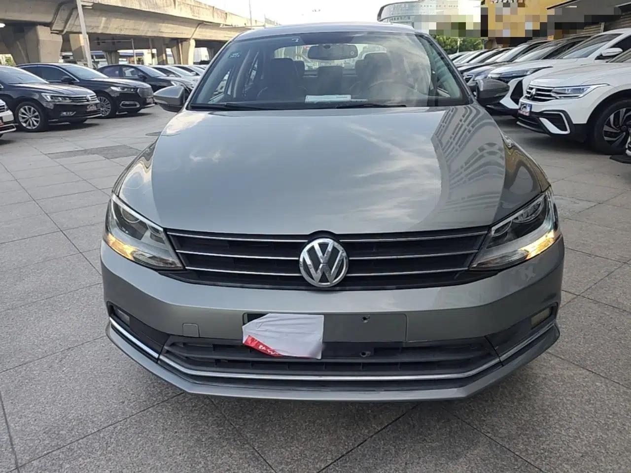 Volkswagen Sagitar 2015 1.6L Automatic Comfort Model — миниатюра 2