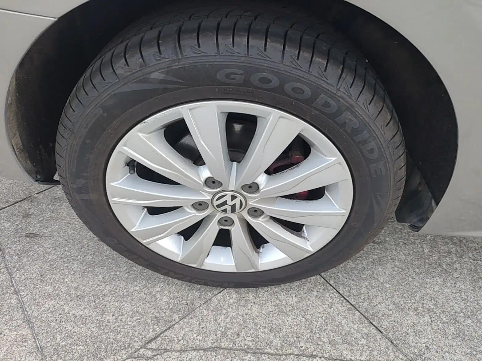 Volkswagen Sagitar 2015 1.6L Automatic Comfort Model — миниатюра 11