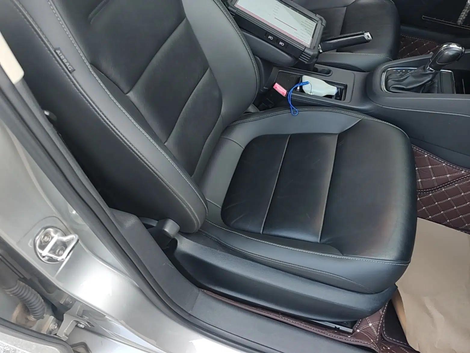 Volkswagen Sagitar 2015 1.6L Automatic Comfort Model — миниатюра 19