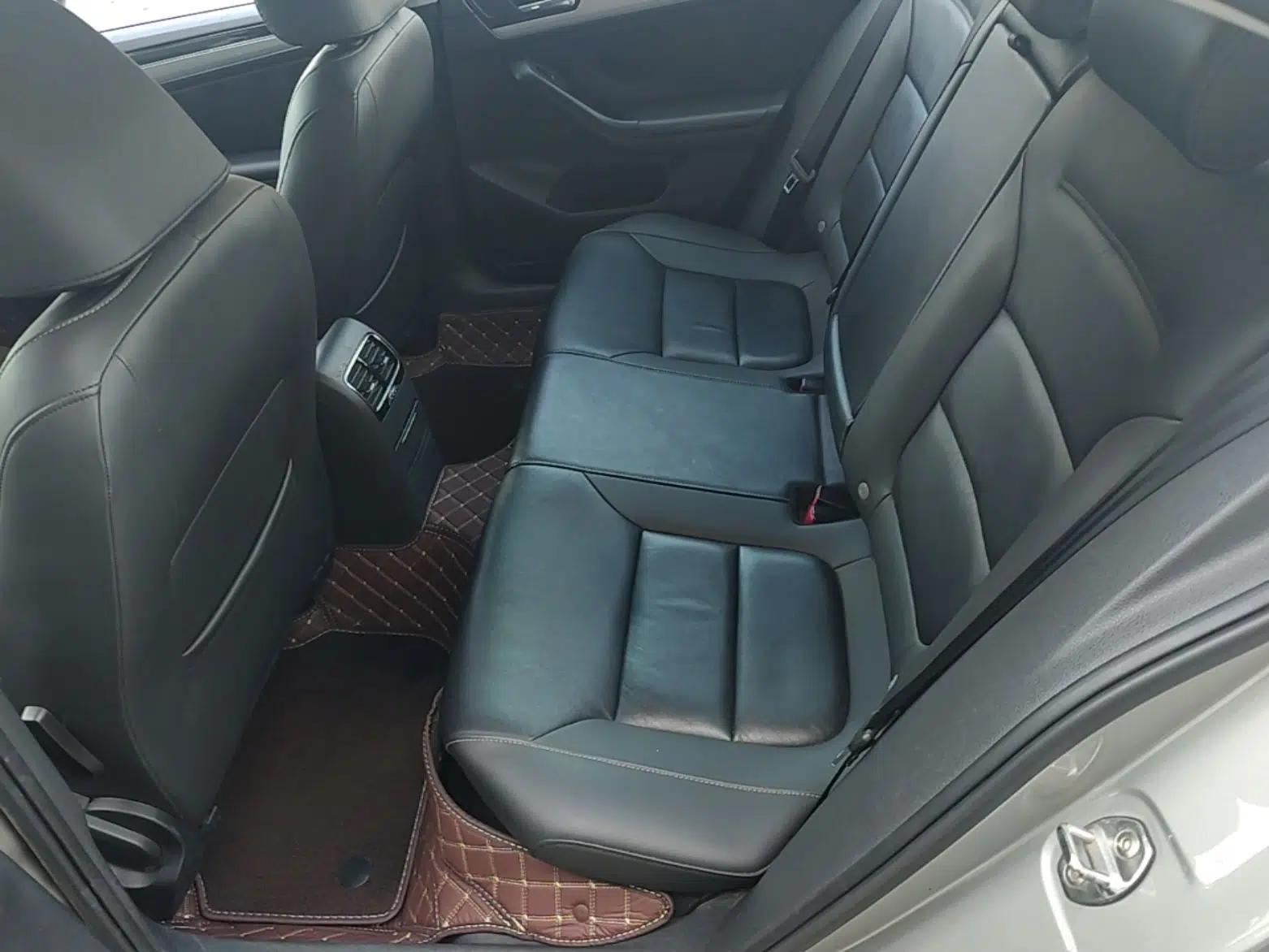Volkswagen Sagitar 2015 1.6L Automatic Comfort Model — миниатюра 20