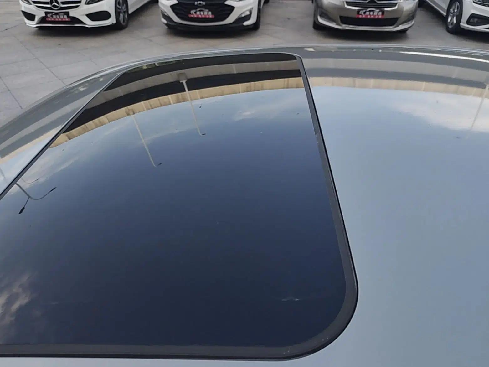 Volkswagen Sagitar 2015 1.6L Automatic Comfort Model — миниатюра 7