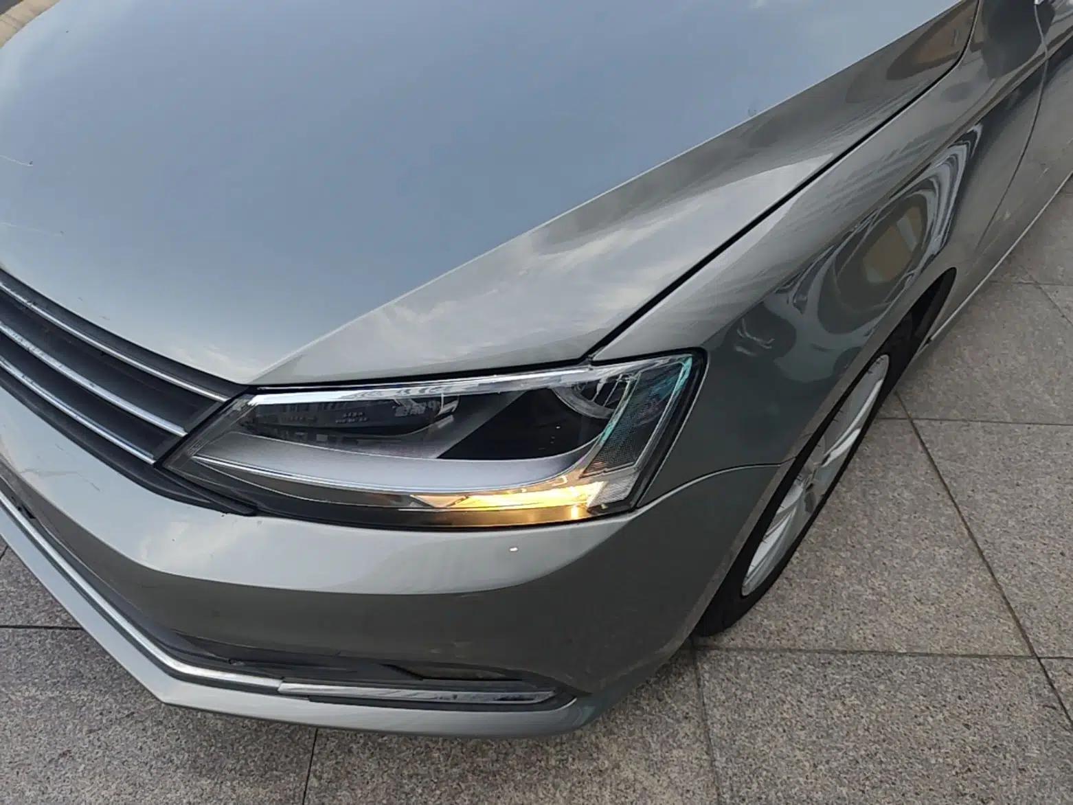Volkswagen Sagitar 2015 1.6L Automatic Comfort Model — миниатюра 8
