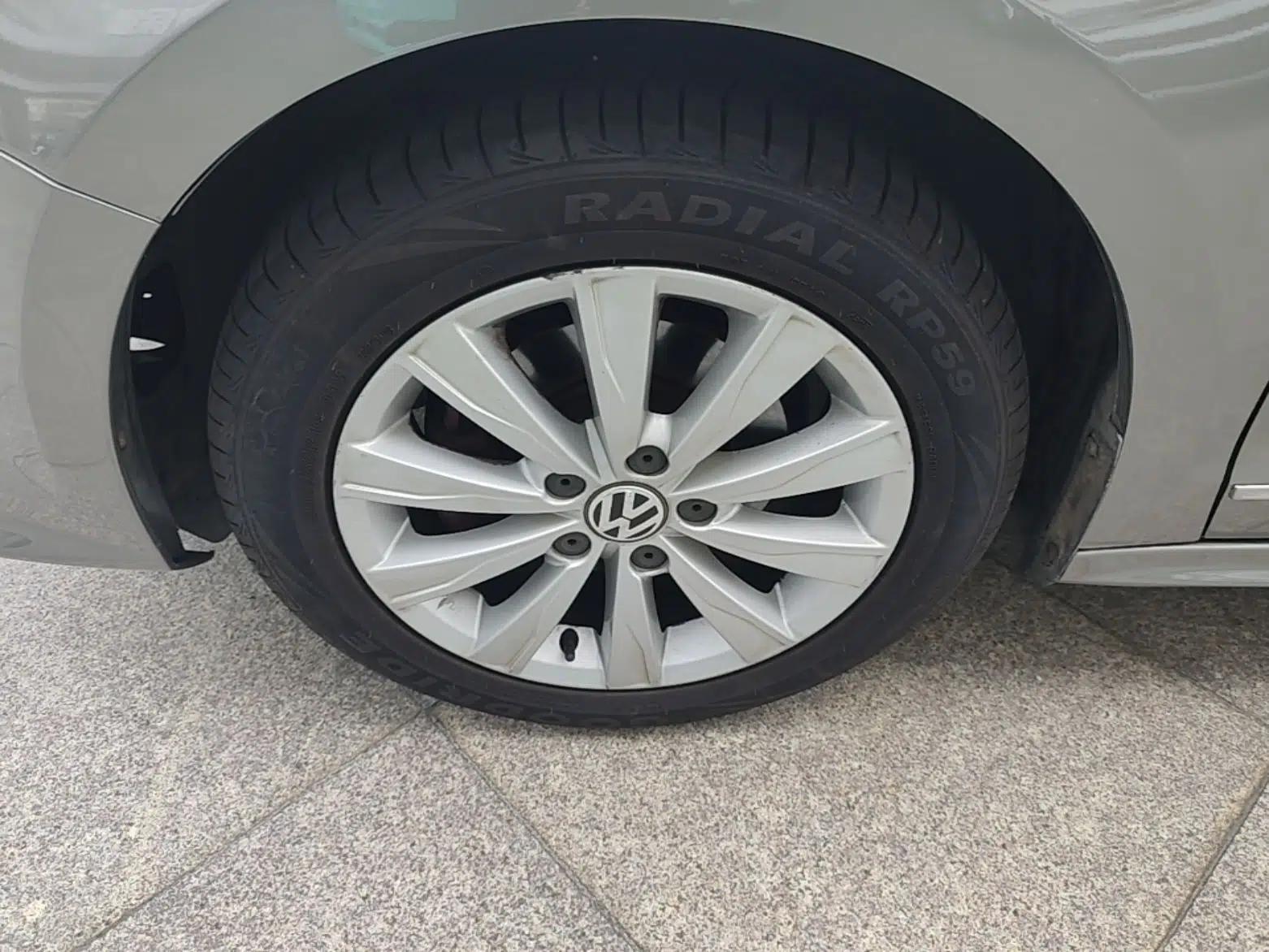 Volkswagen Sagitar 2015 1.6L Automatic Comfort Model — миниатюра 10