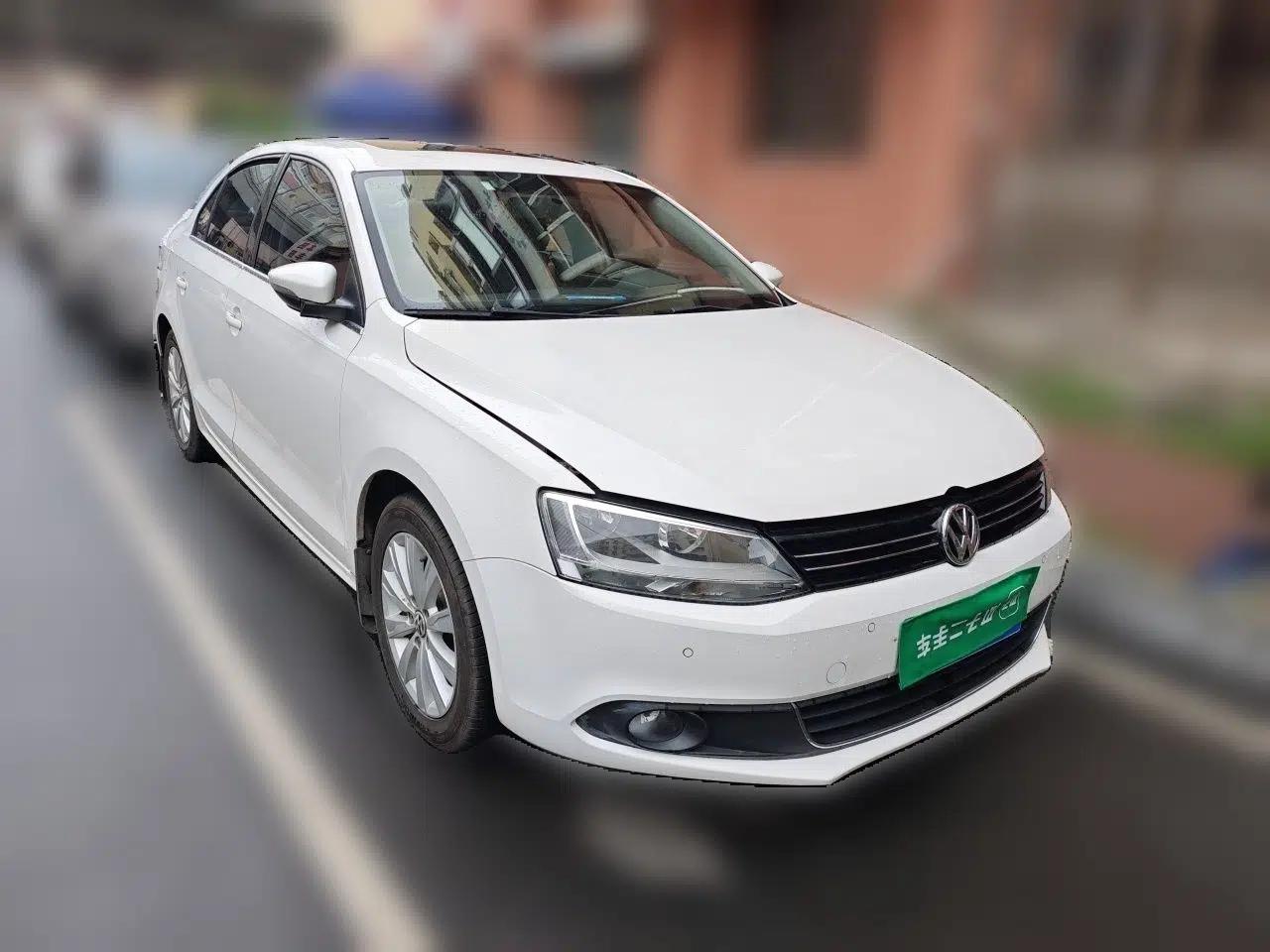 Volkswagen Sagitar 2012 1.4TSI Automatic Luxury Edition — миниатюра 3