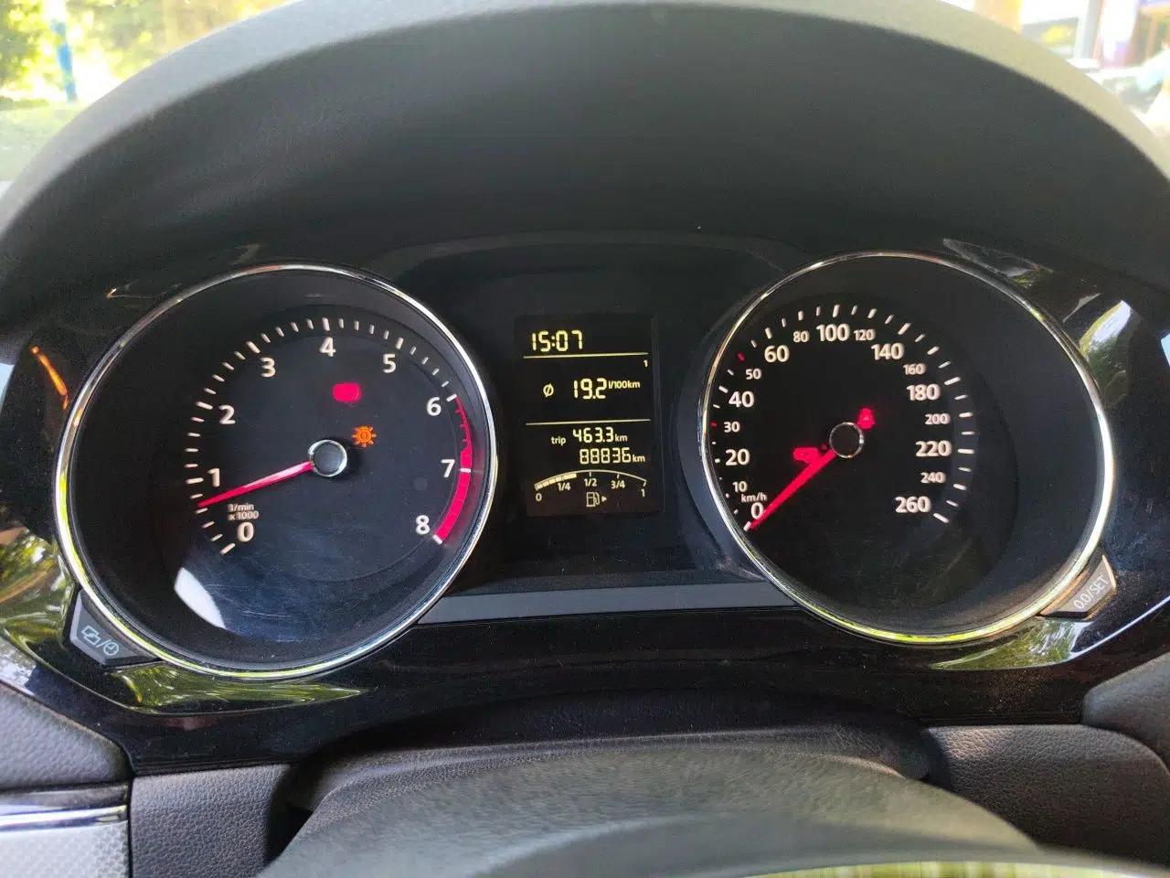 Volkswagen Sagitar 2017 1.6L Manual Comfort Model — миниатюра 11