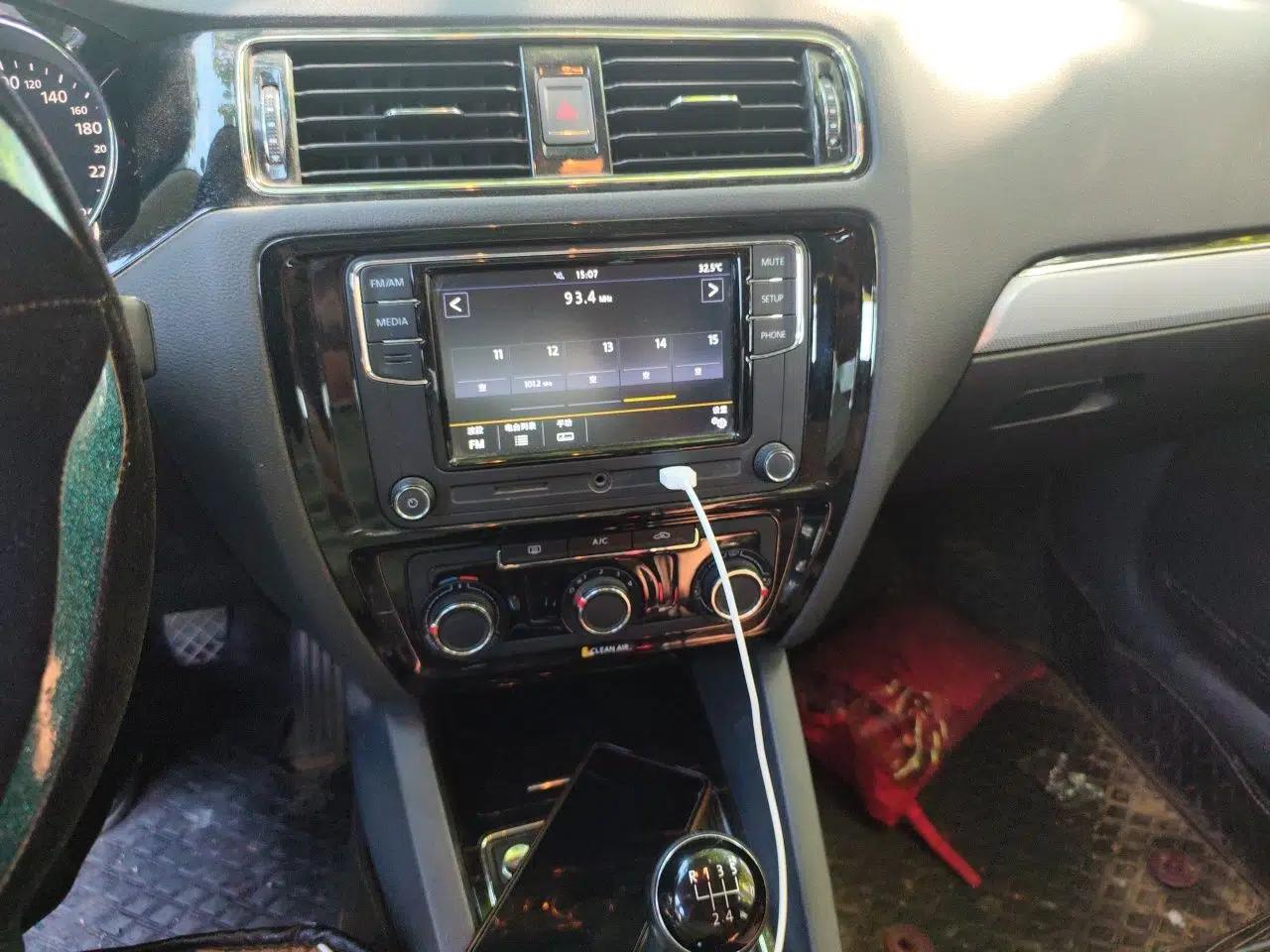 Volkswagen Sagitar 2017 1.6L Manual Comfort Model — миниатюра 13