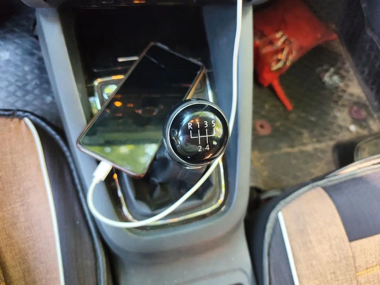 Volkswagen Sagitar 2017 1.6L Manual Comfort Model — миниатюра 14