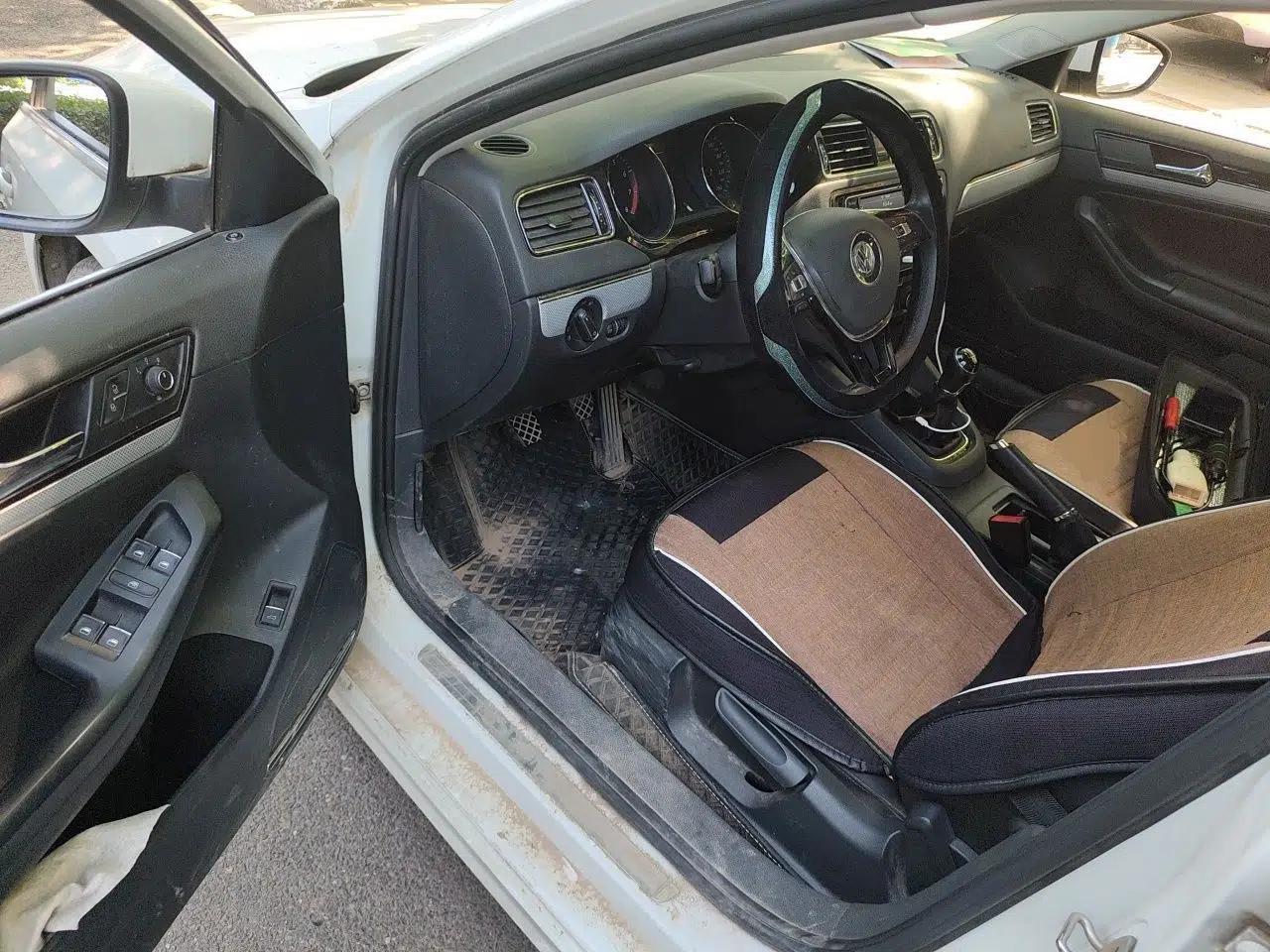 Volkswagen Sagitar 2017 1.6L Manual Comfort Model — миниатюра 16