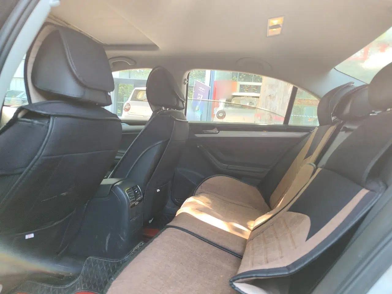 Volkswagen Sagitar 2017 1.6L Manual Comfort Model — миниатюра 17