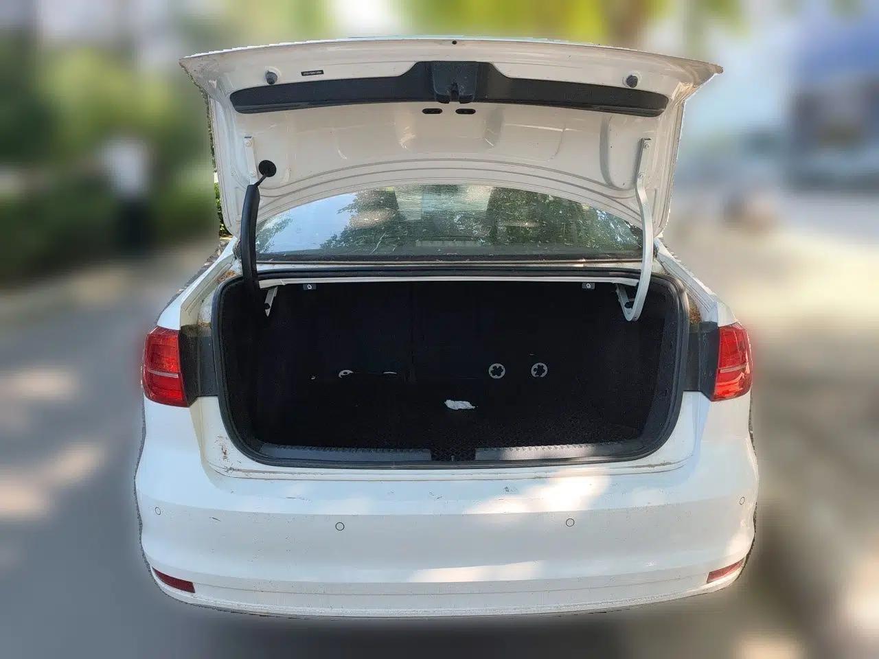 Volkswagen Sagitar 2017 1.6L Manual Comfort Model — миниатюра 19