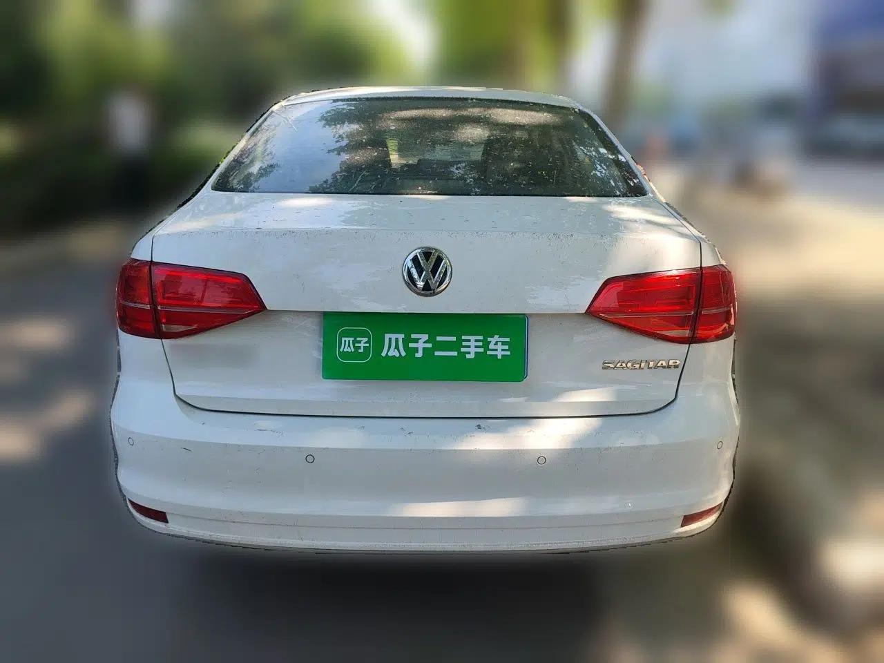 Volkswagen Sagitar 2017 1.6L Manual Comfort Model — миниатюра 5