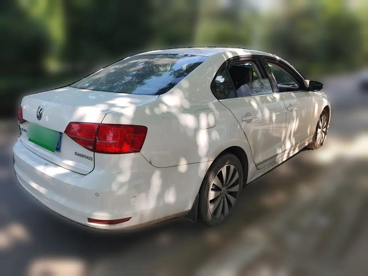 Volkswagen Sagitar 2017 1.6L Manual Comfort Model — миниатюра 6