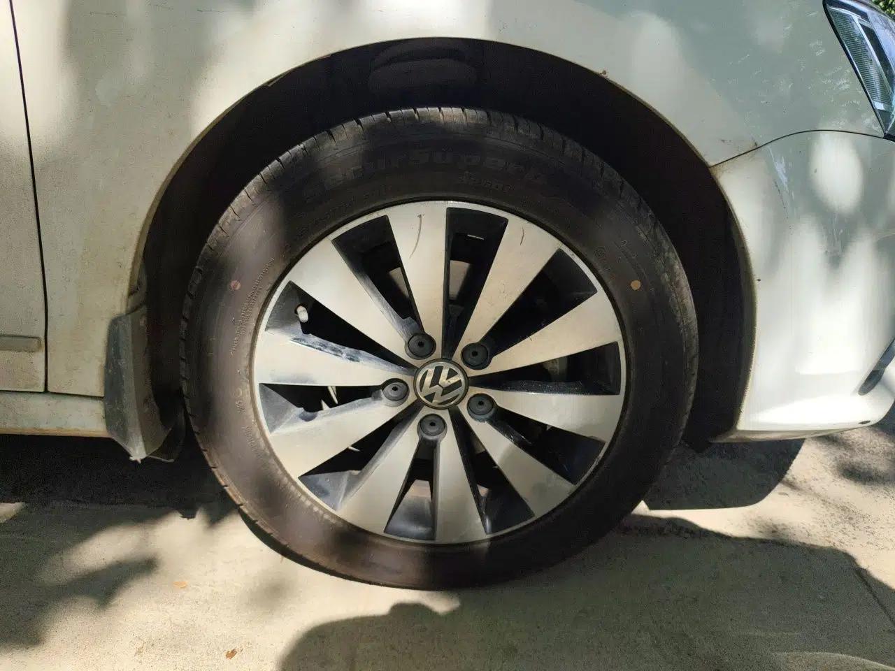 Volkswagen Sagitar 2017 1.6L Manual Comfort Model — миниатюра 8