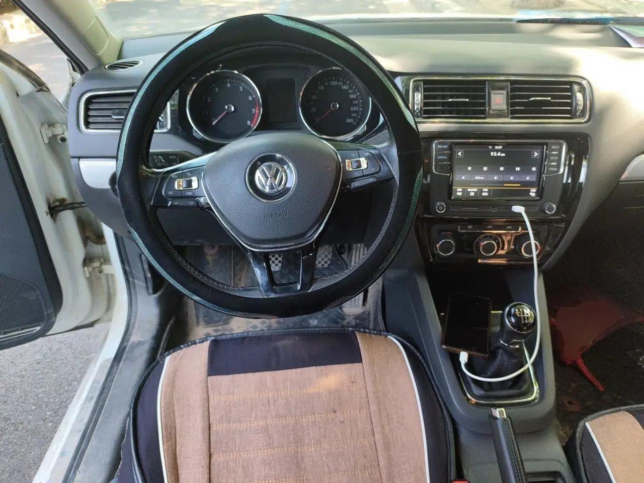 Volkswagen Sagitar 2017 1.6L Manual Comfort Model — миниатюра 10
