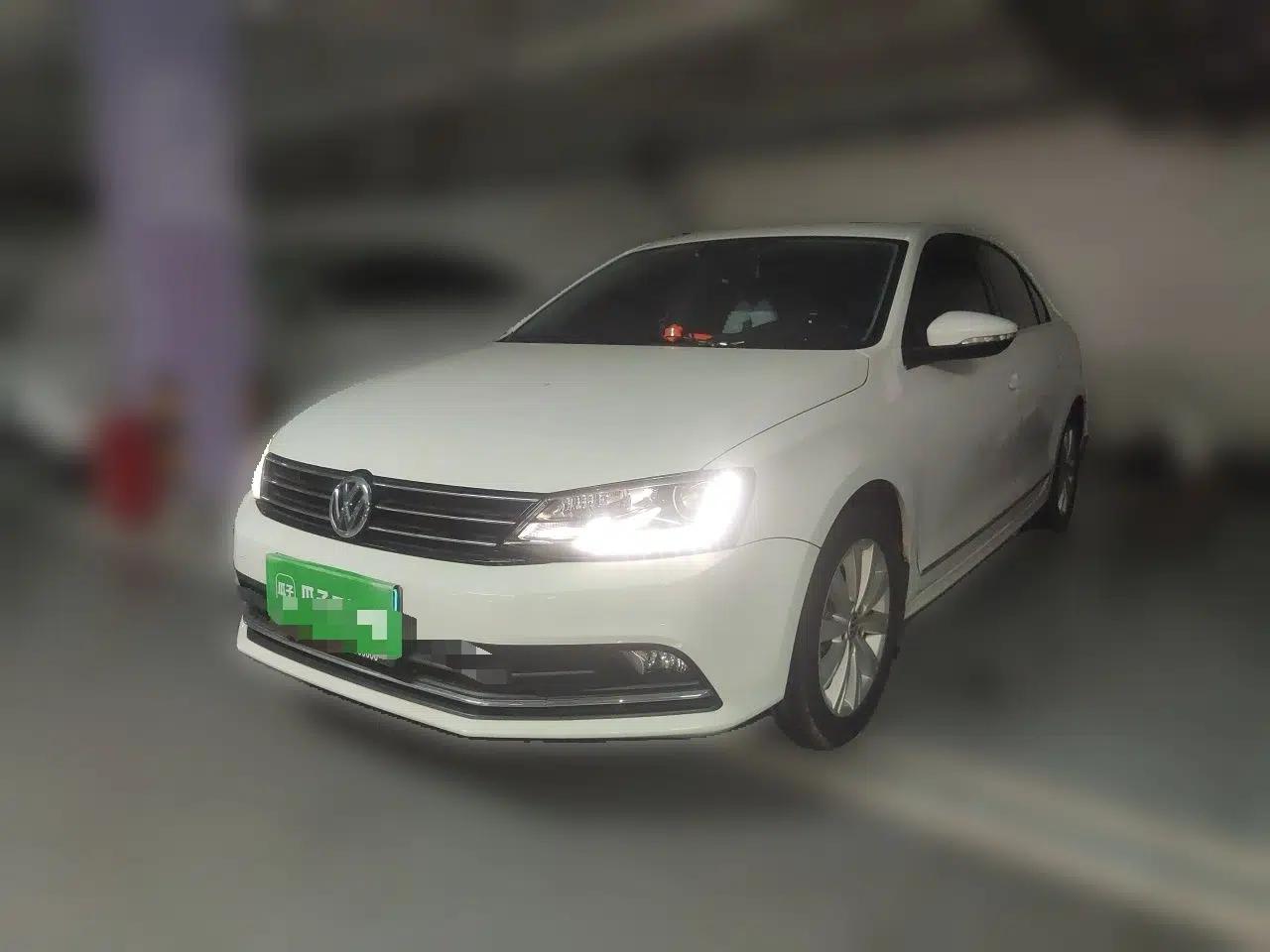 Volkswagen Sagitar 2015 230TSI Automatic Comfort Version — миниатюра 1