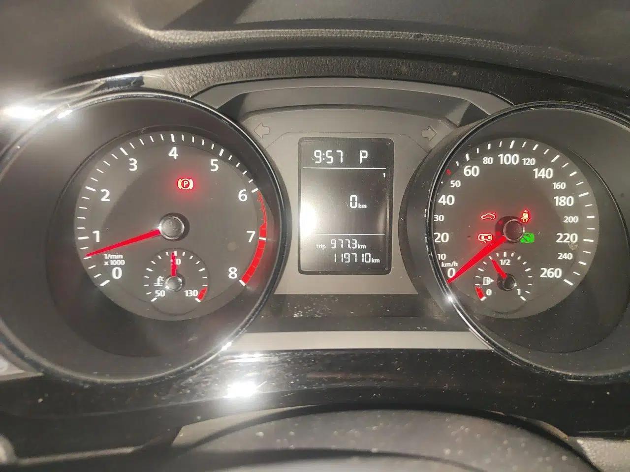 Volkswagen Sagitar 2015 230TSI Automatic Comfort Version — миниатюра 11