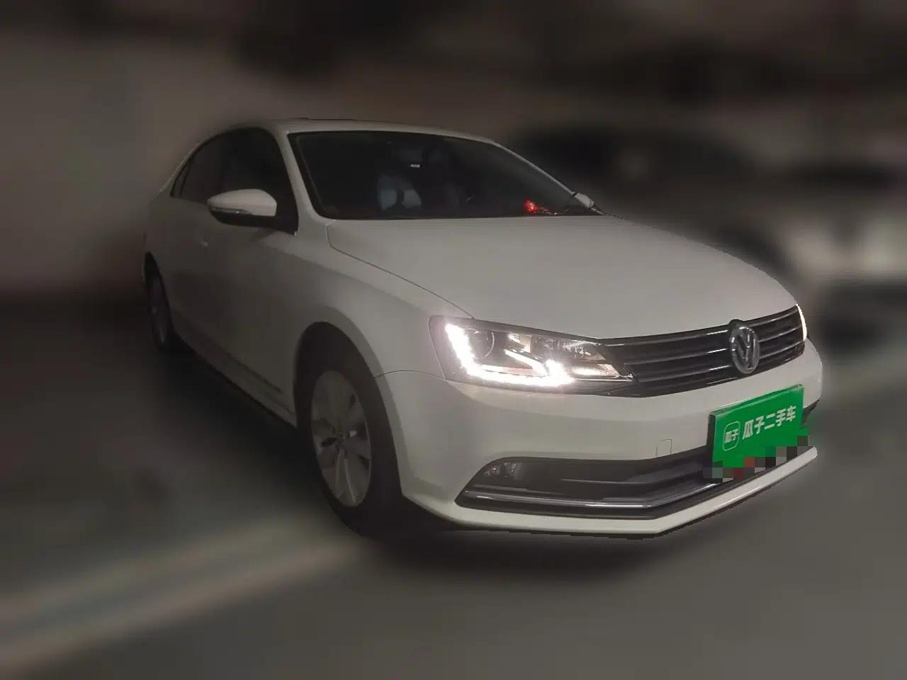Volkswagen Sagitar 2015 230TSI Automatic Comfort Version — миниатюра 3
