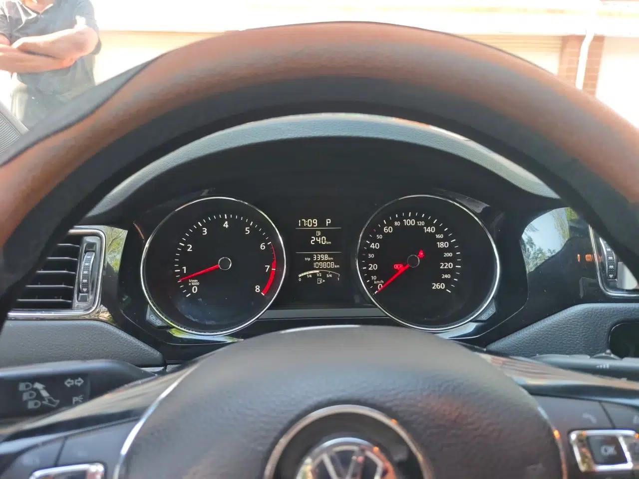 Volkswagen Sagitar 2017 1.6L Automatic Comfort Model — миниатюра 11