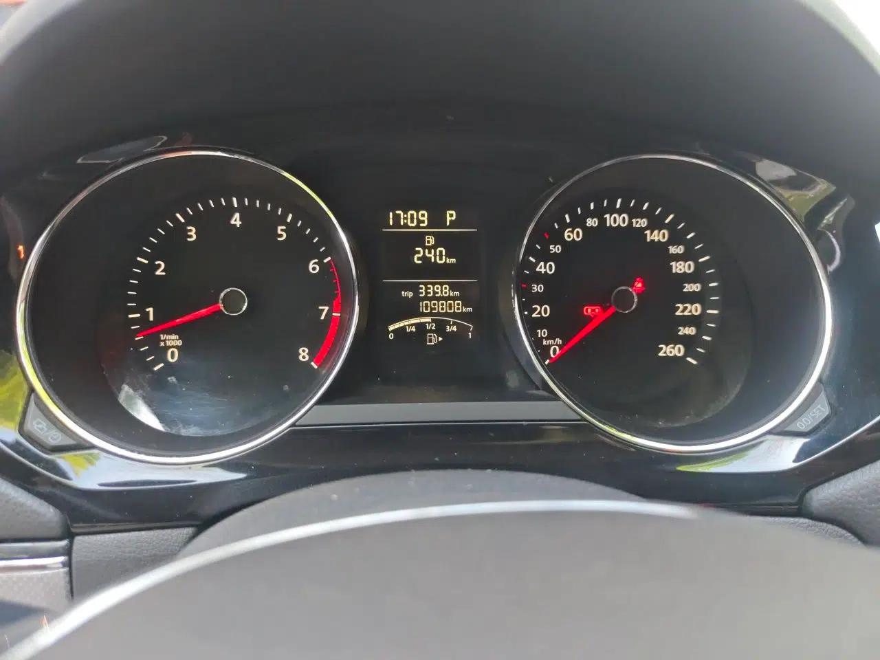 Volkswagen Sagitar 2017 1.6L Automatic Comfort Model — миниатюра 12