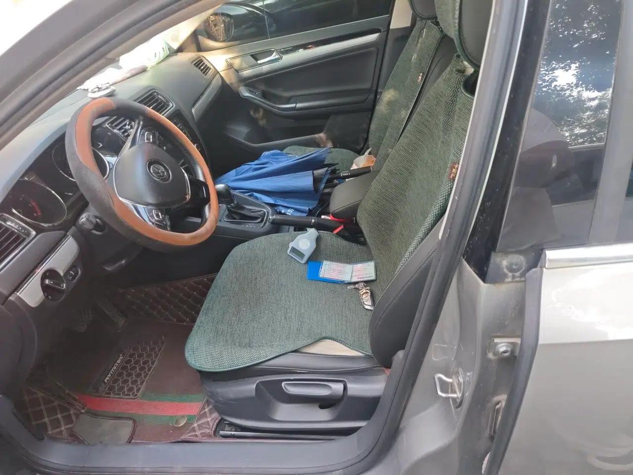 Volkswagen Sagitar 2017 1.6L Automatic Comfort Model — миниатюра 15