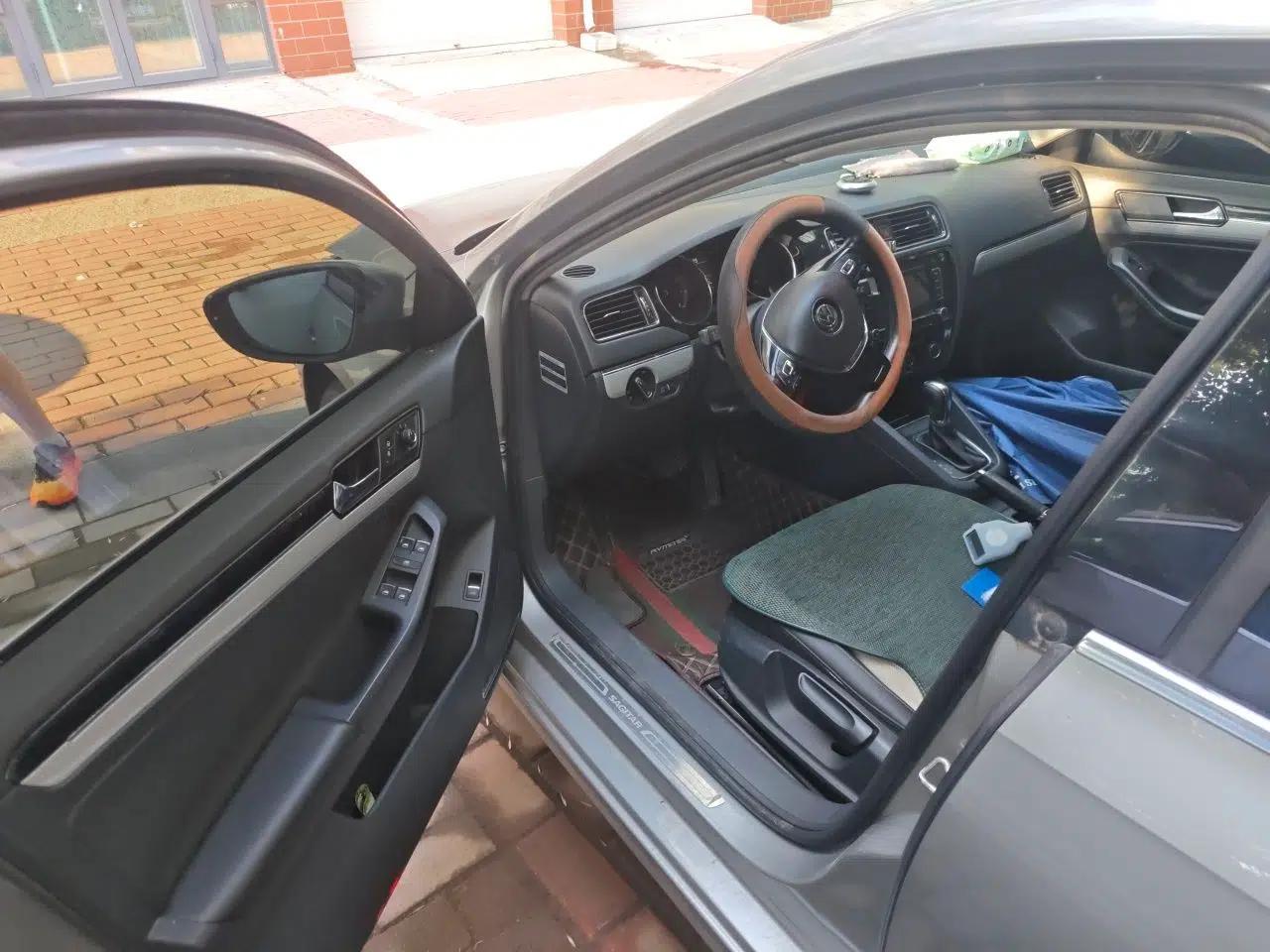Volkswagen Sagitar 2017 1.6L Automatic Comfort Model — миниатюра 16
