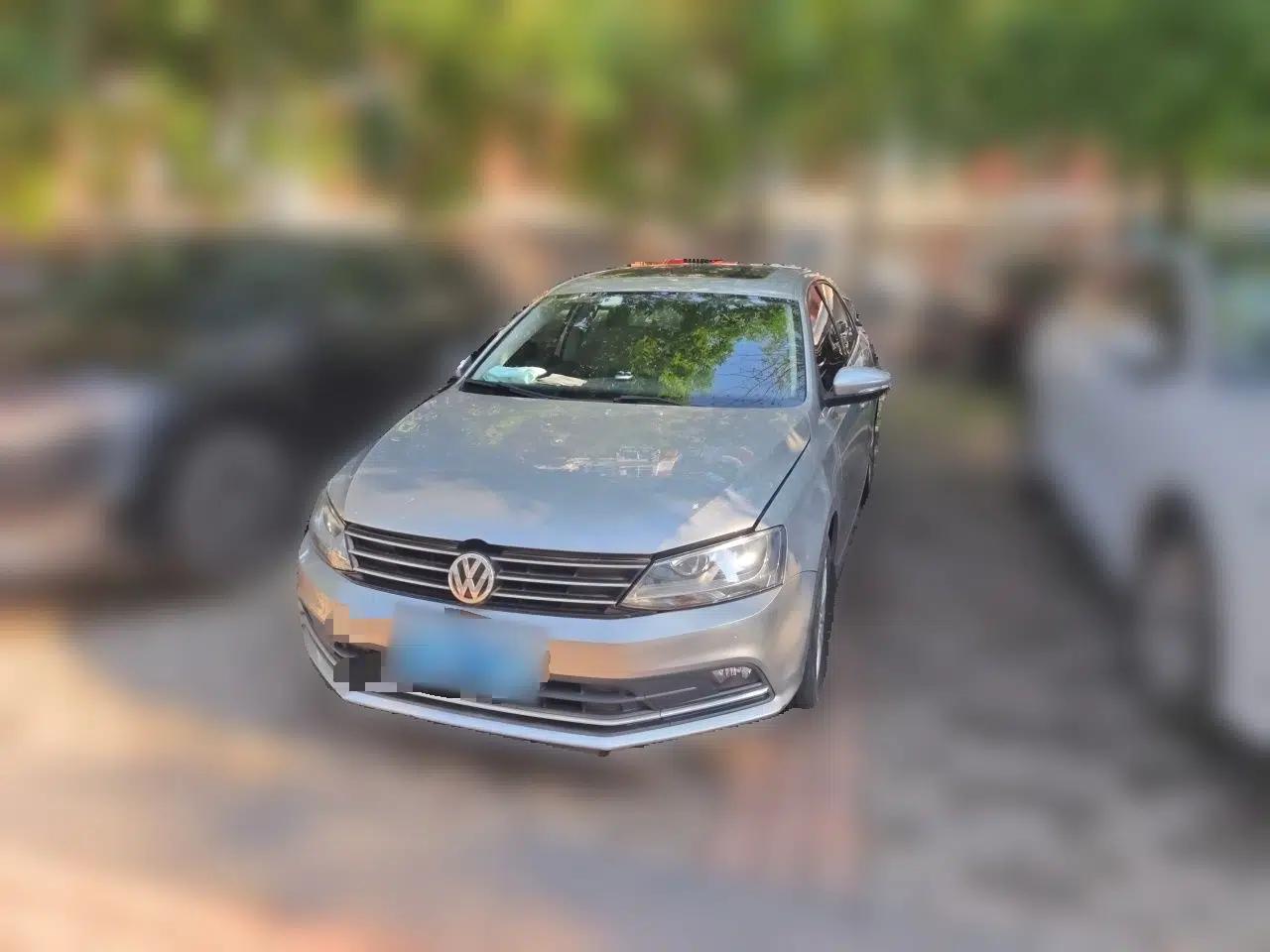 Volkswagen Sagitar 2017 1.6L Automatic Comfort Model — миниатюра 3
