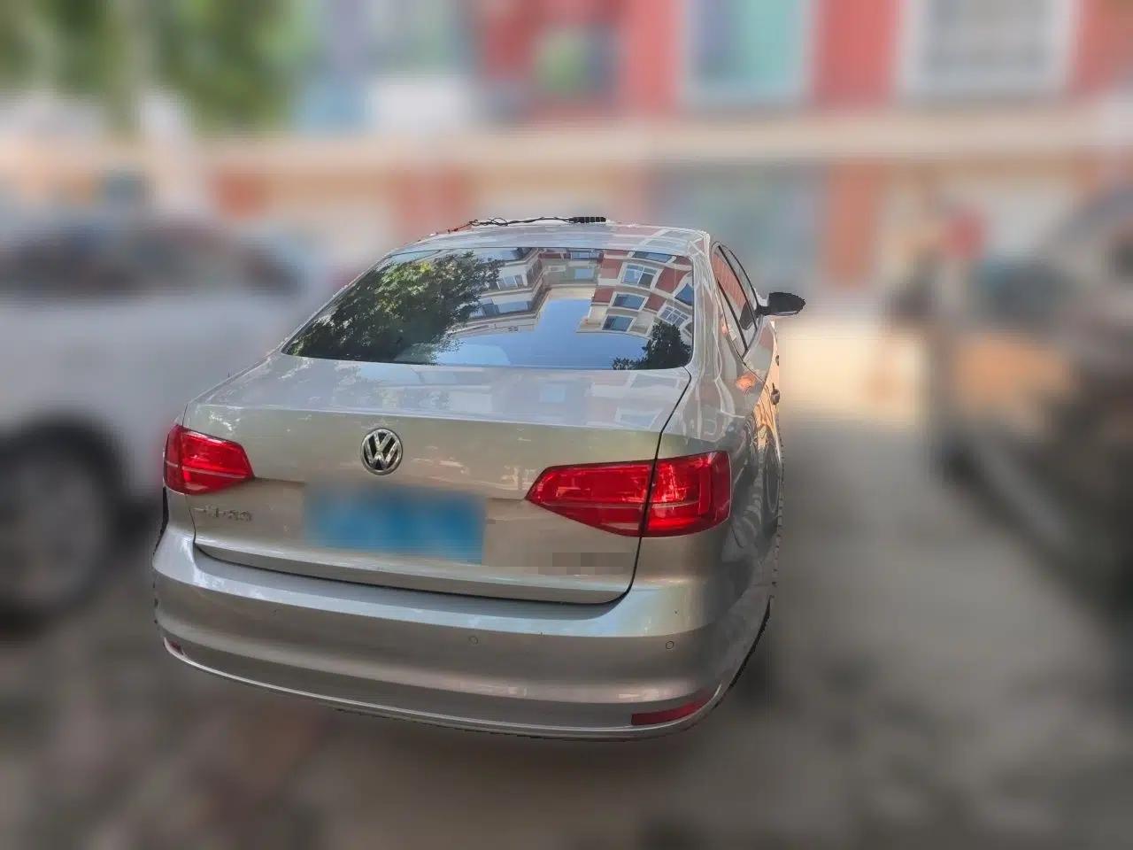 Volkswagen Sagitar 2017 1.6L Automatic Comfort Model — миниатюра 4