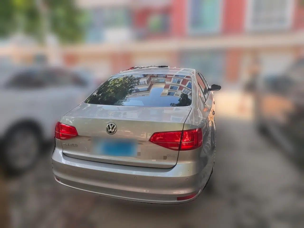 Volkswagen Sagitar 2017 1.6L Automatic Comfort Model — миниатюра 5