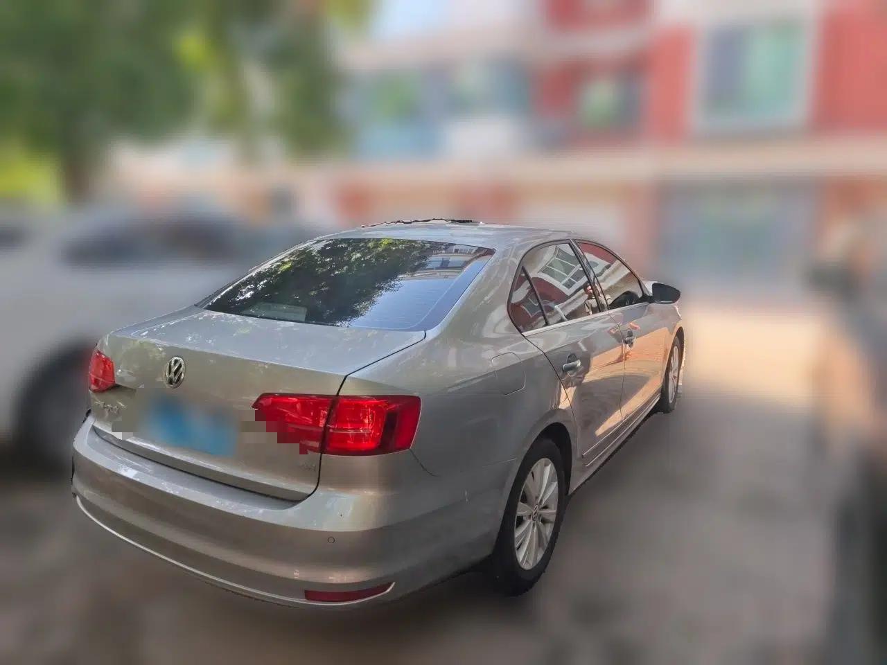 Volkswagen Sagitar 2017 1.6L Automatic Comfort Model — миниатюра 6