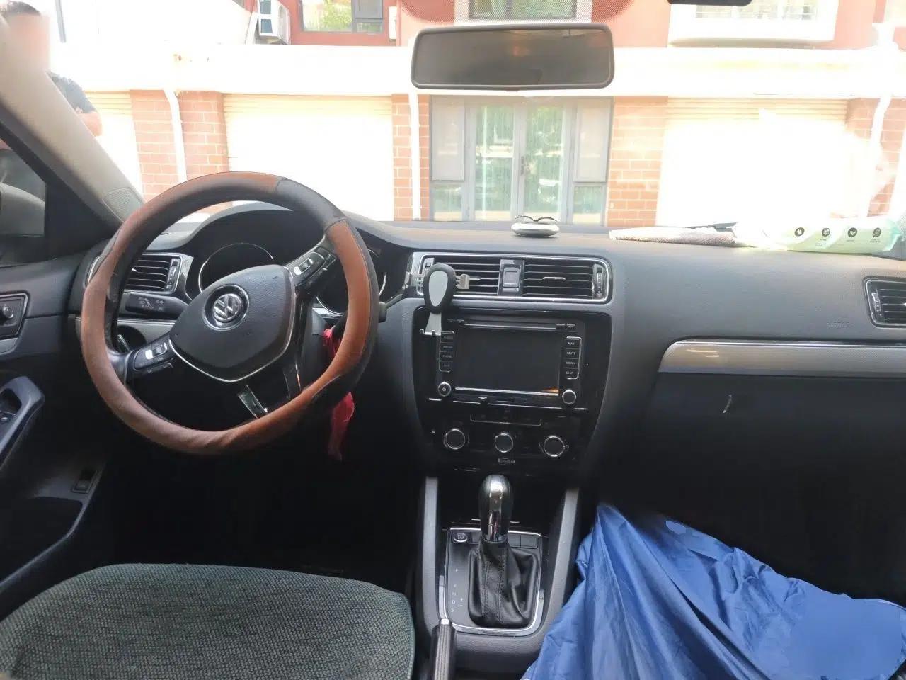 Volkswagen Sagitar 2017 1.6L Automatic Comfort Model — миниатюра 9