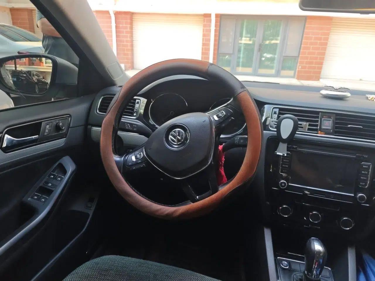 Volkswagen Sagitar 2017 1.6L Automatic Comfort Model — миниатюра 10