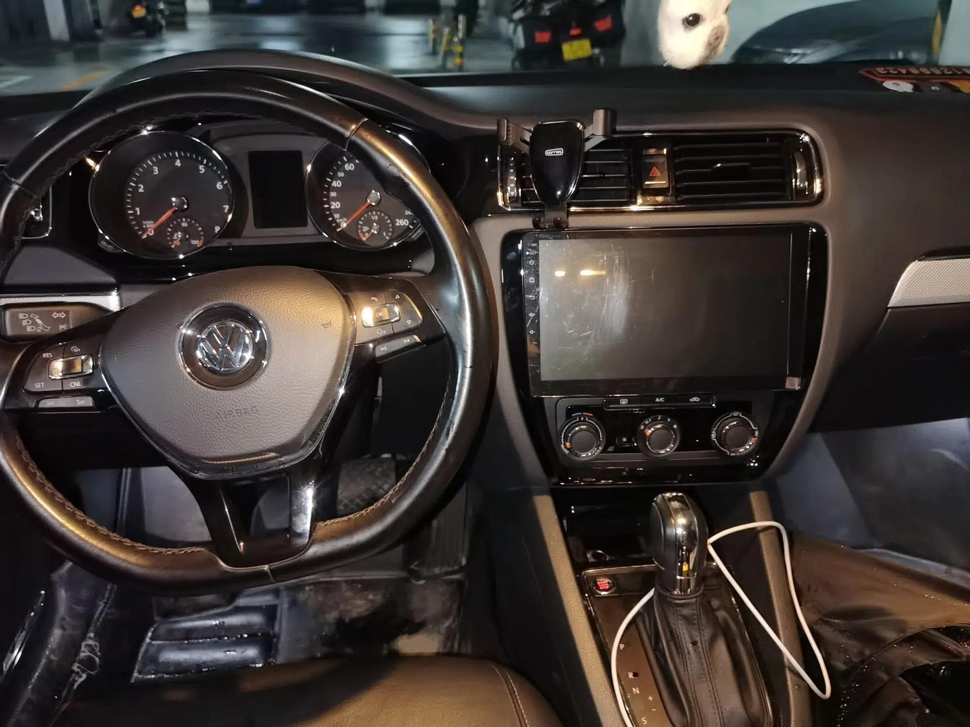 Volkswagen Sagitar 2017 230TSI Automatic Comfort Version — миниатюра 9