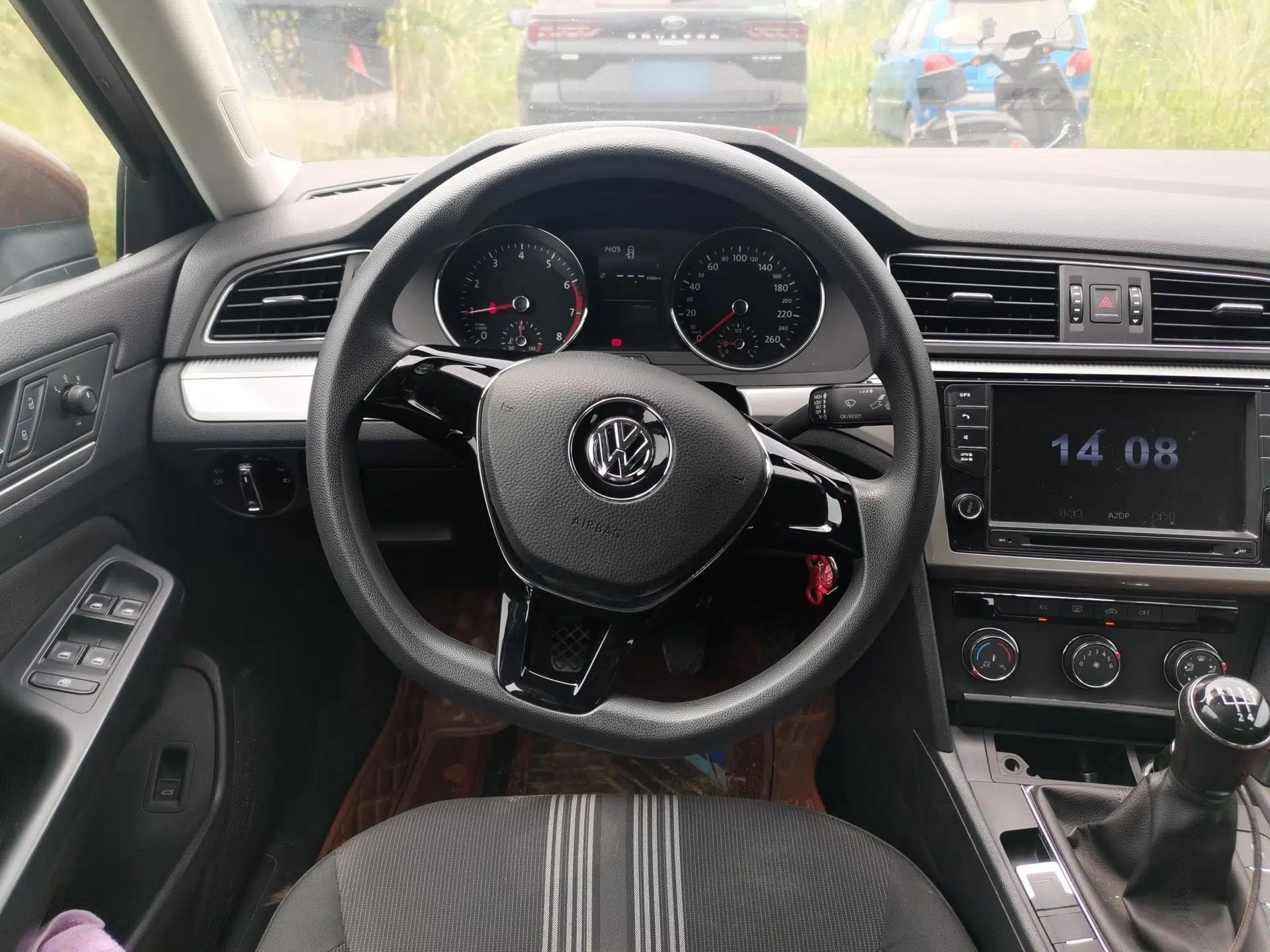 Volkswagen Lamando 2015 230TSI Manual Trend Edition — миниатюра 10
