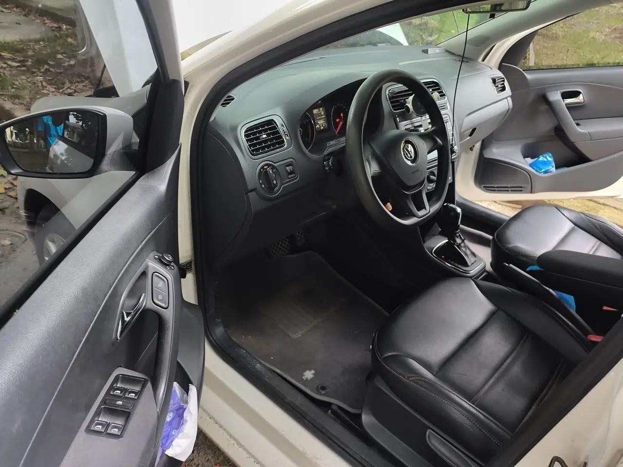 Volkswagen Polo 2014 1.6L Automatic Comfort Edition — миниатюра 13