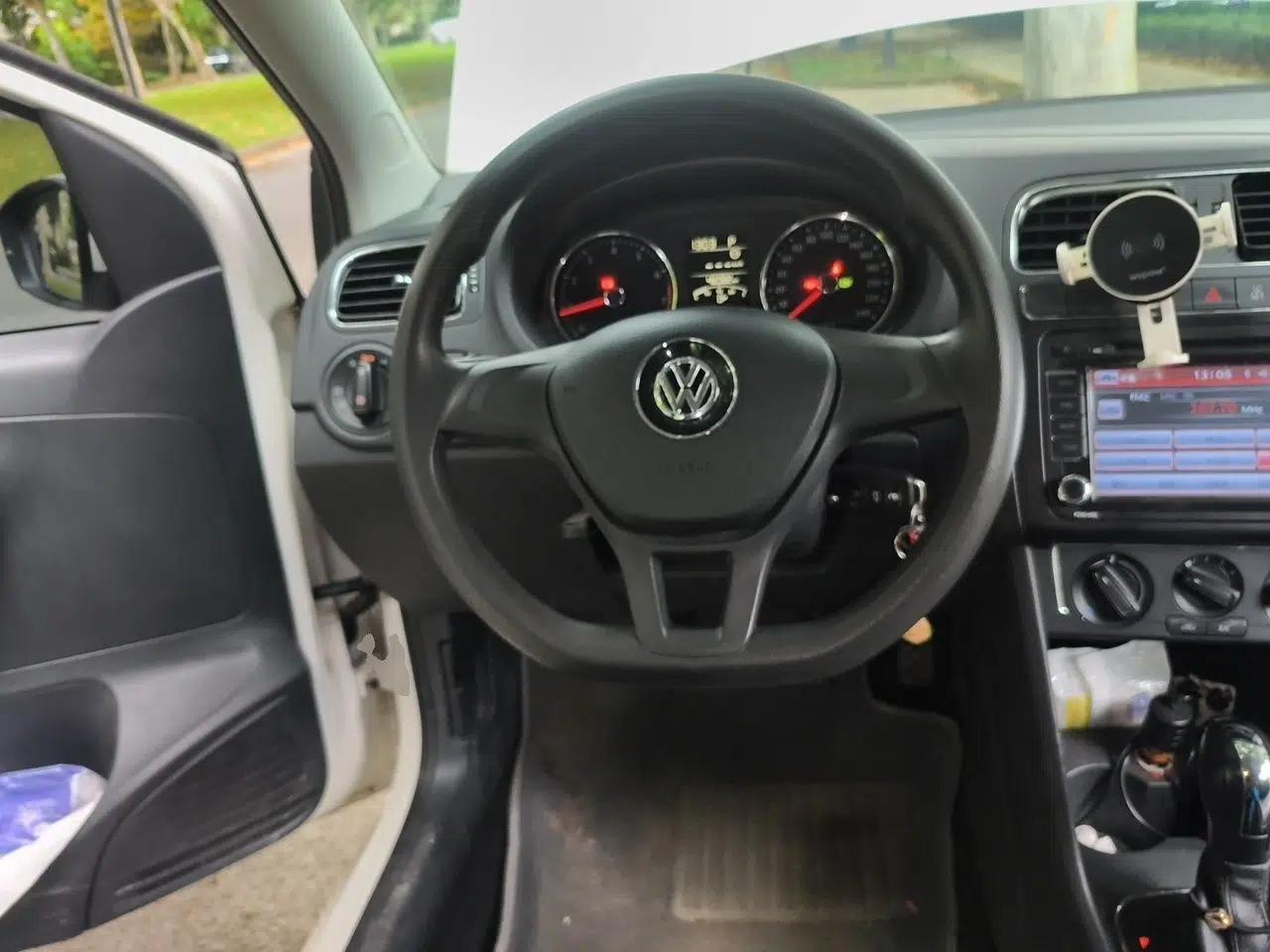 Volkswagen Polo 2014 1.6L Automatic Comfort Edition — миниатюра 7