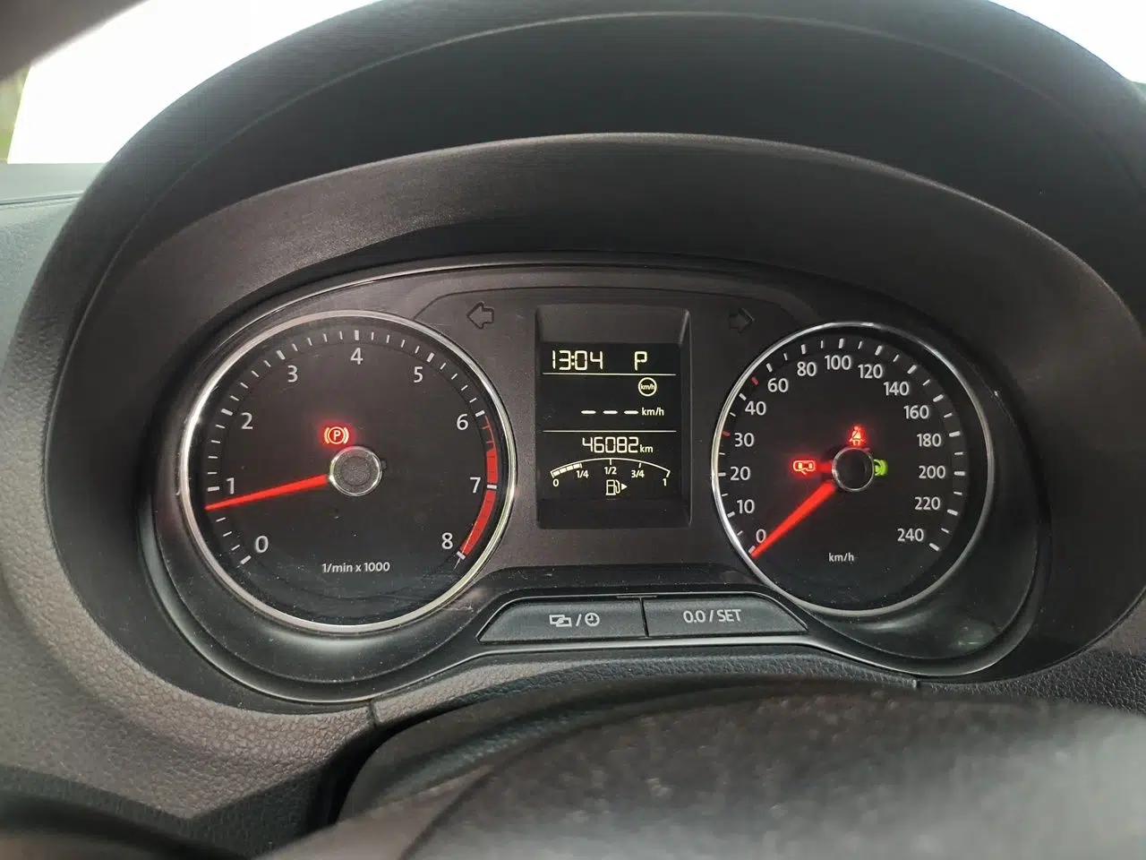 Volkswagen Polo 2014 1.6L Automatic Comfort Edition — миниатюра 8